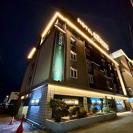 Series Hotel Kjongdžu Exteriér fotografie