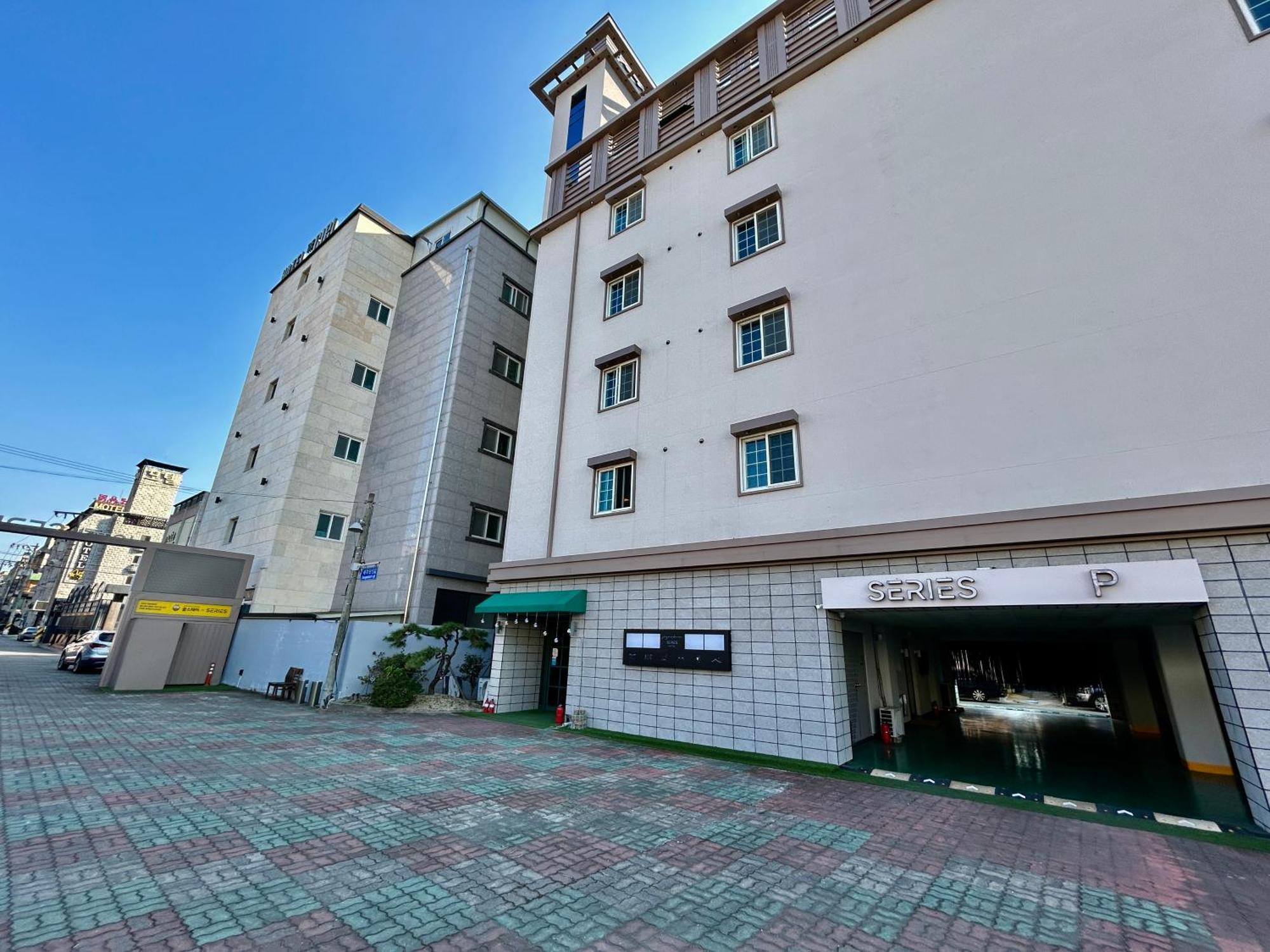 Series Hotel Kjongdžu Exteriér fotografie